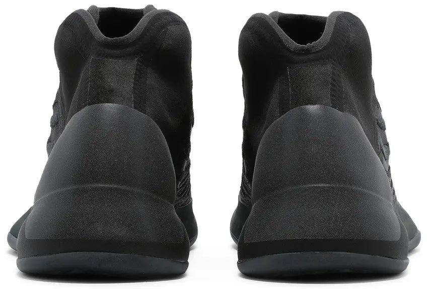 Yeezy QNTM Onyx - Visual Streetwear